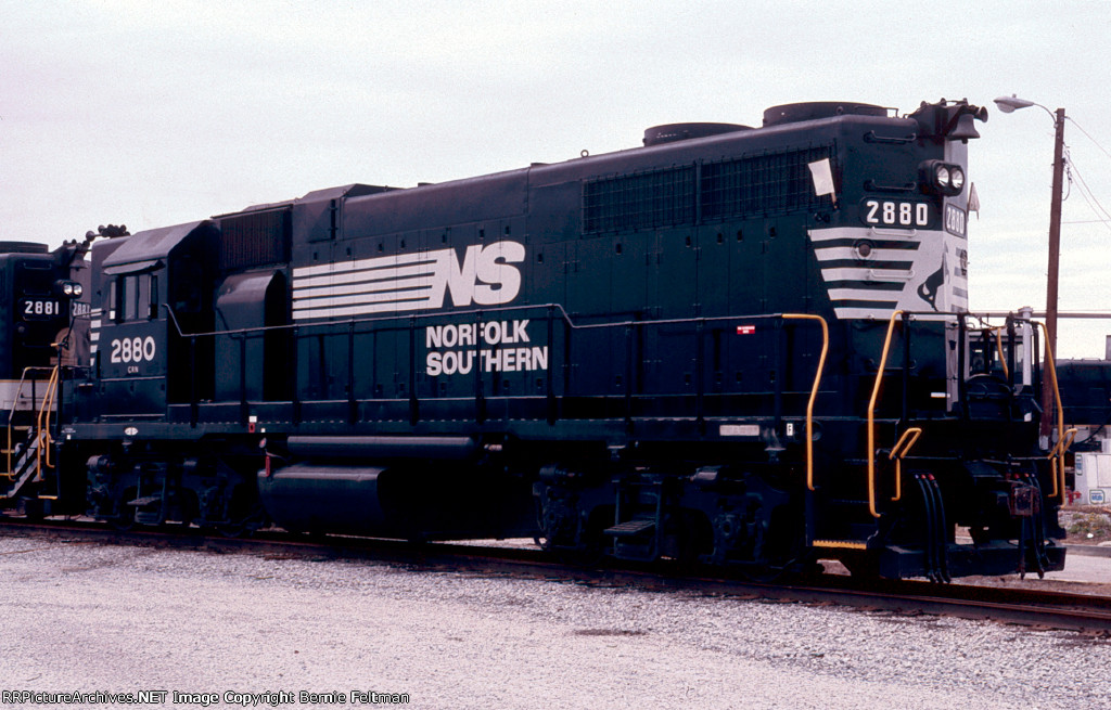 Norfolk Southern GP38 #2880 in Industry Yard, displaying white "extra" flags, 